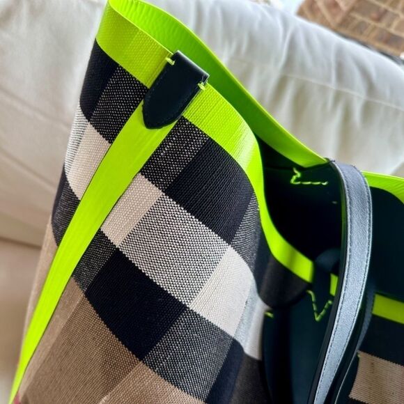 RARE Burberry Giant Neon Reversible Tote - Picture 9 of 16